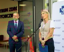 <p>Dyrektor WCZ dr Wojciech Skiba i wizeprezydent Wrocławia Renata Granowska</p>