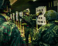 Żołnierze na szkoleniu "Wakacje z wojskiem 2"