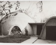 <p class="MsoNormal">Dom Igloo, zdjęcie z wystawy &bdquo;Kształt marzeń. Architektura Witolda Lipińskiego&rdquo; Muzeum Architektury we Wrocławiu</p>