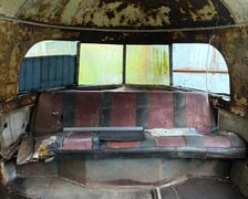 Wrak legendarnego autobusu Bałtyk, który trafił do Muzeum Motoryzacji WENA w Oławie