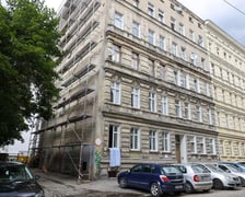 Kamienice przy Więckowskiego na początku remontu w lipcu 2025