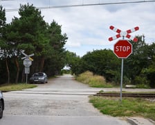 Droga dojazdowa i most nad Ślęzą łączący Muchobory, sierpnień 2025