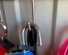 Złodzieje okradli magazyn Wodnej Służby Ratowniczej w Siechnicach