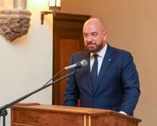 <p>Prezydent Jacek Sutryk podczas uroczystości nadania stopnia awansu zawodowego nauczyciela mianowanego</p>