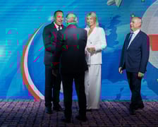 <p>Nagrody "Teraz" Polska" dla os&oacute;b w szczeg&oacute;lny spos&oacute;b promujących Dolny Śląsk otrzymali Piotr Zieliński i Marek Krajewski</p>