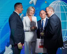 <p>Nagrody "Teraz" Polska" dla os&oacute;b w szczeg&oacute;lny spos&oacute;b promujących Dolny Śląsk otrzymali Piotr Zieliński i Marek Krajewski</p>