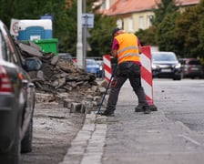 Remont chodników przy Bacciarellego, wrzesień 2025