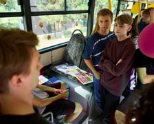 Specjalny autobus przywiózł akcję HejTy Reaguj do Liceum nr 8 im. Bolesława Krzywoustego