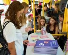 Specjalny autobus przywiózł akcję HejTy Reaguj do Liceum nr 8 im. Bolesława Krzywoustego