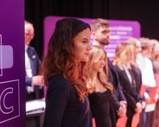 Stypendyści Promovere Talenta 2025 podczas rozdania stypendiów w XIV LO we Wrocławiu