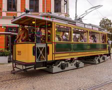 Zabytkowe tramwaje i autobusy podczas wielkie parady we Wrocławiu, 27.09.2025 r.