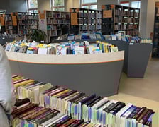 Kiermasz książek w bibliotece przy ul. Grabiszyńskiej we Wrocławiu