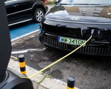 Stacja ładowania przy skrzyżowaniu Kniaziewicza i Pułaskiego