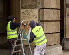 Czyszczenie arkad przy Świdnickiej