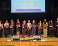 Dzień Edukacji Narodowej. Wręczenie Nagród Prezydenta Wrocławia nauczycielom wrocławskich szkół i przedszkoli