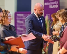 Dzień Edukacji Narodowej. Wręczenie Nagród Prezydenta Wrocławia nauczycielom wrocławskich szkół i przedszkoli