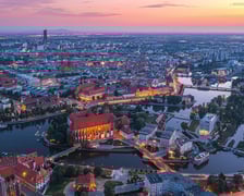Wieczorna panorama Wrocławia z widokiem na wyspy i mosty