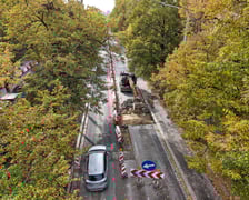 Przebudowa Powstańców Śląskich w dniu 13 października 2025 po przełożeniu ruchu na lewe pasy