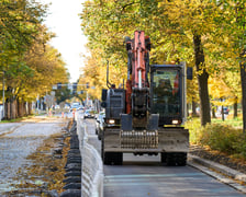 Przebudowa Powstańców Śląskich w dniu 13 października 2025 po przełożeniu ruchu na lewe pasy