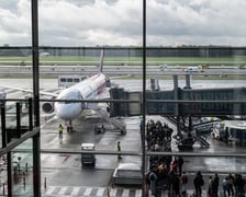 Powitanie pasażerki (4,5 mln) na lotnisku we Wrocławiu, 17 października 2025