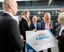 Powitanie pasażerki (4,5 mln) na lotnisku we Wrocławiu, 17 października 2025