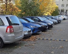 Uszkodzone auta na osiedlu Krzyki-Partynice