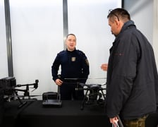 <p>Pierwsze ze szkoleń dla mieszkańc&oacute;w Wrocławia z zakresu obrony cywilnej - prezentacja dron&oacute;w</p>