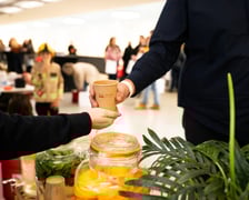 <p>Pierwsze ze szkoleń dla mieszkańc&oacute;w Wrocławia z zakresu obrony cywilnej - MPWiK serwowało kran&oacute;wkę</p>