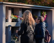 Cmentarz Osobowicki o poranku 1 listopada 2025