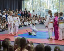 Lekcja WF-u z mistrzem olimpijskim w szkole przy ul. Cynamonowej