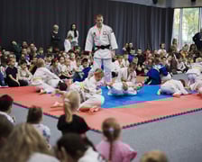 Lekcja WF-u z mistrzem olimpijskim w szkole przy ul. Cynamonowej