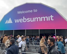 <p>Web Summit 2025 - startupy z Wrocławia i regionu prezentują się na stoisku Dolnego Śląska</p>