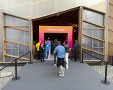 <p>Web Summit 2025 - startupy z Wrocławia i regionu prezentują się na stoisku Dolnego Śląska</p>