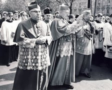 Uroczystości z udziałem kardynałów Bolesława Kominka, Stefana Wyszyńskiego i Karola Wojtyły (od lewej)