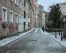 <p>Śnieg pokrył ulice Wrocławia, a IMGW wydał ostrzeżenia o marznących opadach - 24 listopada</p>