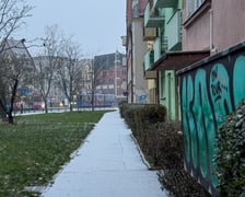 <p>Śnieg pokrył ulice Wrocławia, a IMGW wydał ostrzeżenia o marznących opadach - 24 listopada</p>
