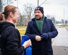 <p>Dzień Motorniczego. Wrocław, 25.11.2025. Pracownik&oacute;w MPK Wrocław odwiedził na pętli prezydent miasta Jacek Sutryk.</p>