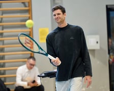 <p>Hubert Hurkacz zaczynał na Pułtuskiej. Ale Wrocław ma wiele kort&oacute;w, na kt&oacute;rych mogą ćwiczyć młodzi sportowcy</p>