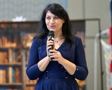 <p>Hubert Hurkacz odwiedził dawną szkołę na Januszowickiej we Wrocławiu i spotkał się z uczaniami</p>