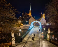 <p>Ostr&oacute;w Tumski wygląda przed świętami jak baśniowa kraina</p>