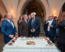 <p>Tort na 35-lecie samorządnego Wrocławia&nbsp;</p>