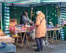 Stoisko pana Bogdana - na nim można kupić najróżniejsze światełka na choinkę