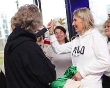 Paczki Dobrych Relacji w w siedzibie fundacji dla dzieci Zobacz Mnie przy ul. Bolkowskiej, 22 grudnia 2025