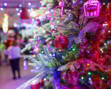 Paczki Dobrych Relacji w w siedzibie fundacji dla dzieci Zobacz Mnie przy ul. Bolkowskiej, 22 grudnia 2025