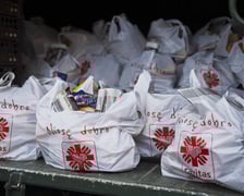 Świąteczne paczki z żywnością dla najuboższych mieszkańców Wrocławia - 24.12.2025
