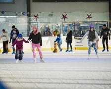 <p>W sobotę 27 grudnia wrocławianie ślizgali się na lodowisku przy ul. Jaksonowickiej</p>