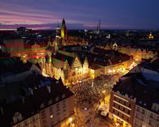 <p>Potańc&oacute;wka z drona</p>