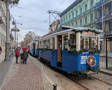 <p>Zabytkowy Konstal ND przystrojony na święta</p>