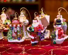 Jarmark Bożonarodzeniowy 2025 we Wrocławiu. Na zdjęciach odwiedzający i sprzedawcy na jarmarku we Wrocławiu