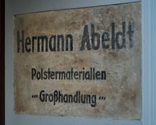 <p>Kamienica wsp&oacute;lnotowa Cybulskiego 19 w listopadzie 2025</p>